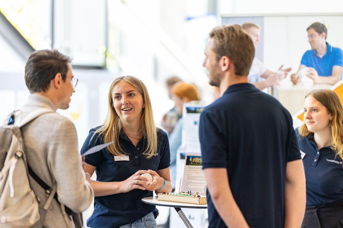 Unternehmensvertreter*innen im Gespräch