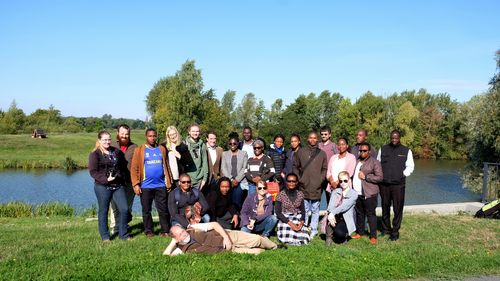 Group photo of Summer School participants in the Links der Weser park