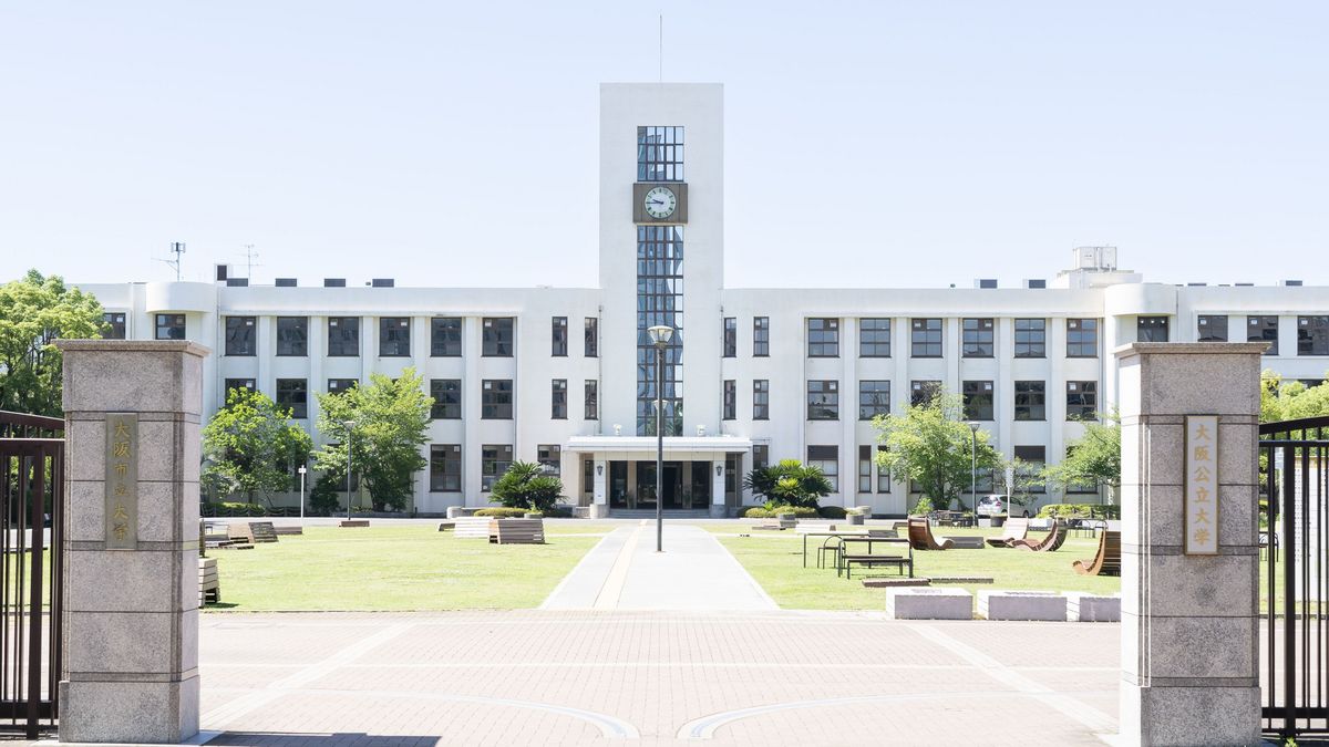 Osaka Metropolitan University Eingang mit Tor