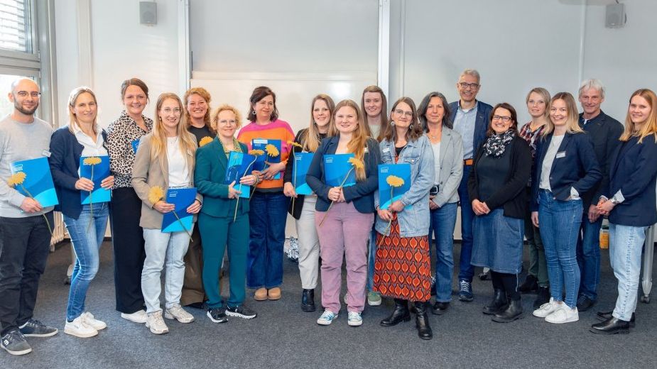 Die Absolvent*innen des Kontaktstudiums und das C3L-Team beim Kolloquium. 