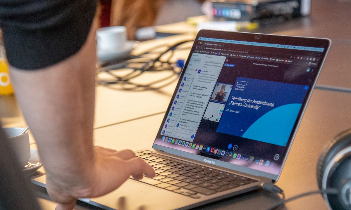 Computer with open livestream of the award ceremony