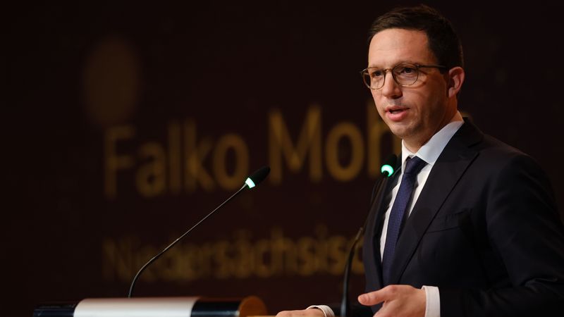 Wissenschaftsminister Falko Mohrs am Rednerpult.