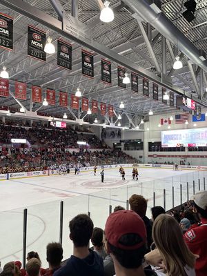 Hockey Spiel der Huskys in St. Cloud