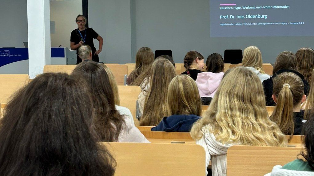 Kinder im Hörsaal